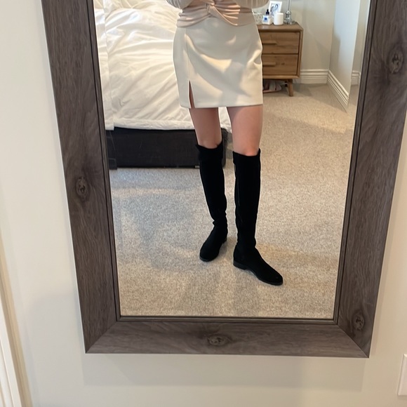 (SOLD) Black suede boots - Picture 4 of 10